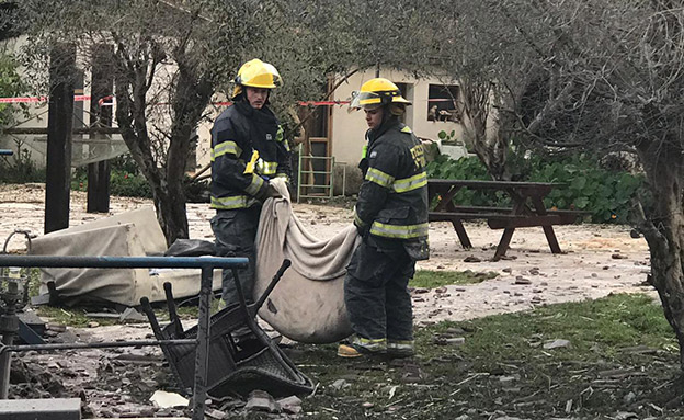 ארבעה הרוגים ותשעה פצועים מפגיעת רקטה בבית מגורים