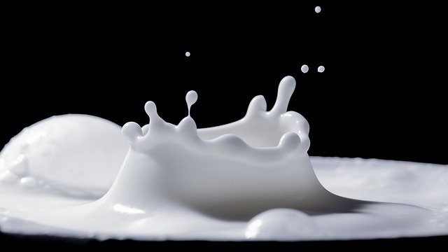 אפילו כמות קטנה של חלב שנצרכת בכל יום קשורה לעליה בשכיחות סרטן השד